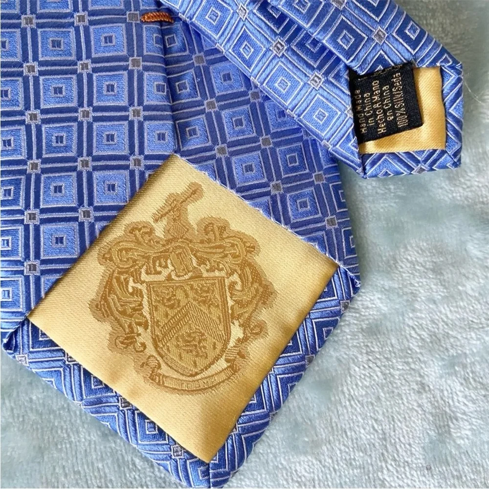 Donald Trump Signature Collection Blue Designed Silk Tie